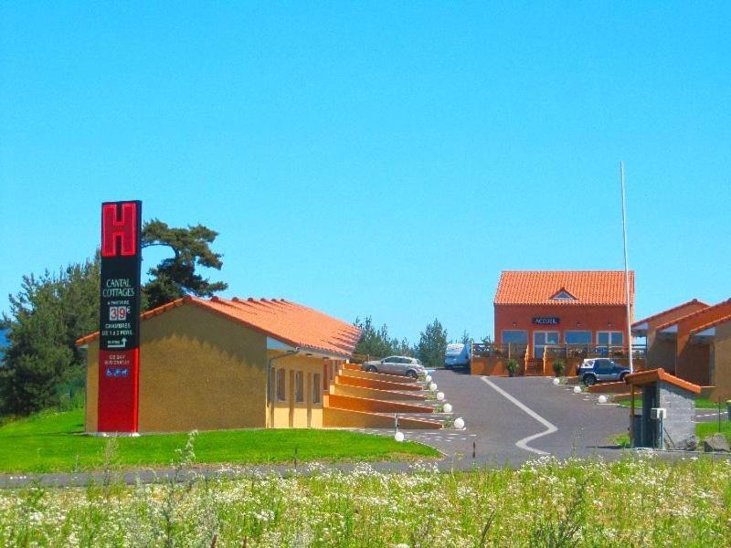 Hôtel Cantal Cottages Saint-Georges (Cantal) Exterior foto