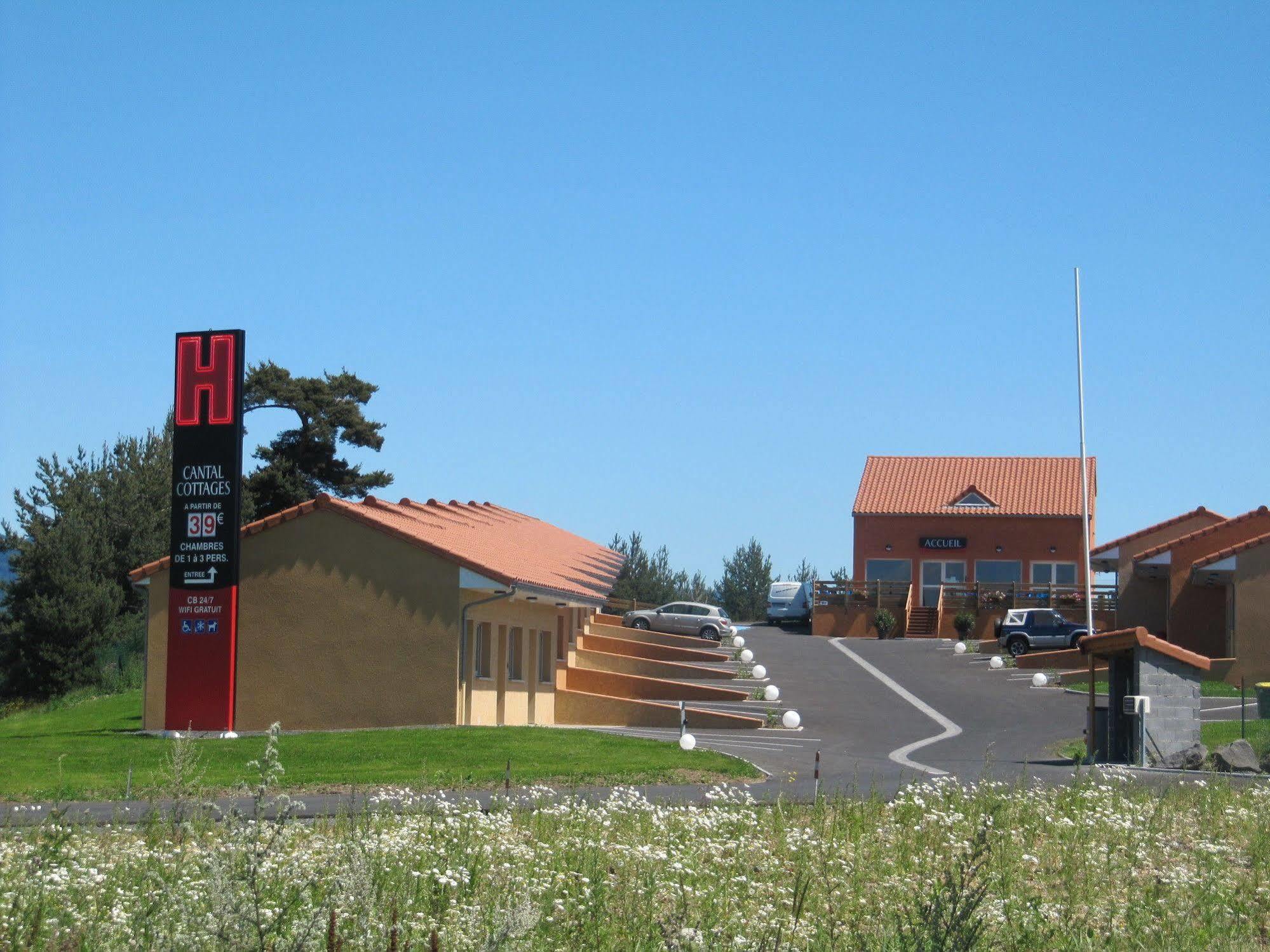 Hôtel Cantal Cottages Saint-Georges (Cantal) Exterior foto